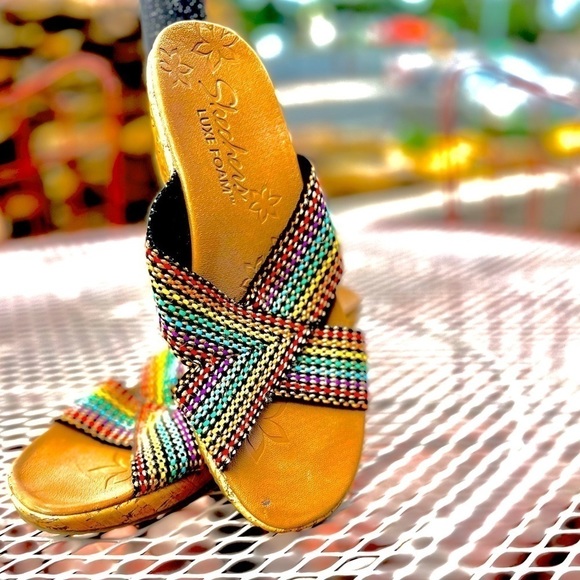 𝅺BEVERLEE “DELIGHTED” SKETCHERS RAINBOW PLATFORM WEDGES - Picture 2 of 11